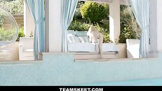 Skinny yoga babe Lola Fae gets fucked by the pool