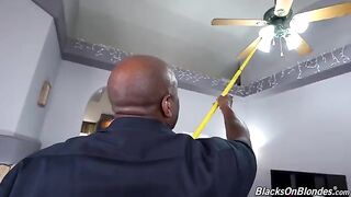 Petite hottie Jazmin Luv needs a handyman to fix stuff