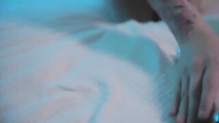 A girl came to her boyfriend and masturbated on the cam