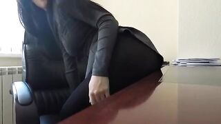 Mini Diva risked masturbation in the office and got caught