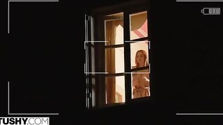 Horny ass-loving Scarlett scandalizes herself in intense anal action