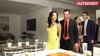 A College Party Turns Into a Wild Orgy Scene