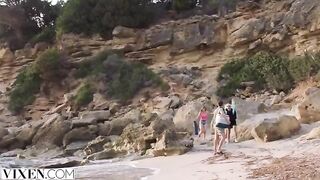 Stranded babe Stunning Sia gets screwed on the beach