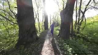 A guy made cumshot right in the mouth of a girl in public place