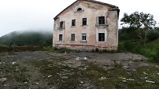 Walking around horrible houses with my hot babe in HD