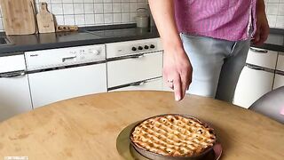 Stepmom and Tantaly’s Rosie have a threesome in the kitchen