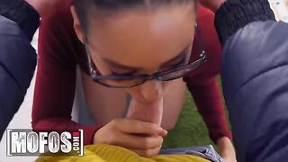 Andreina DeLuxe smokes and studies with Jordi for money