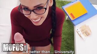 Andreina DeLuxe smokes and studies with Jordi for money