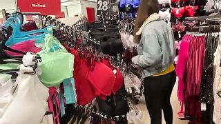 Shopping at ChihuahuaSU in the gallery's toilet ends with a hot session
