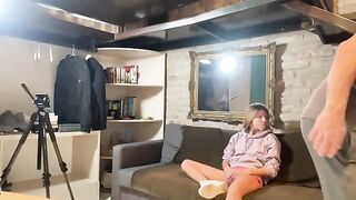 A guy fucked the girl in her tiny pussy at home hard