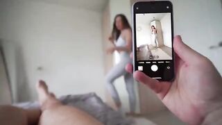 The final payment to the photographer through intimate means