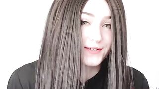 A guy sought help from a Samsung girl to switch to Samsung