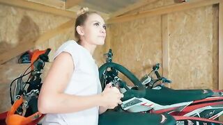 The hottie got fucked hard after fixing my bike