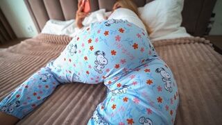 A hot stepdaughter fucks with her stepfather and gets his cum inside