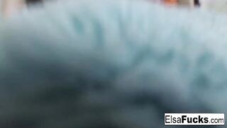 Playful Elsa Jean rubs her pussy in a steamy video