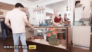 The boutique owner Christie Stevens strips after seeing Apollo Banks’ impressive size