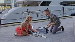 A blonde PAWG from England agreed to fuck a stranger for a million dollars