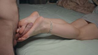 Petite babe shows off small feet and skills in footjob
