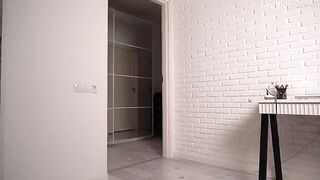 I ordered a delivery for my boyfriend's surprise, but the courier arrived at an inconvenient moment