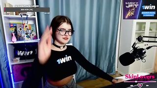 A streamer girl skinloverss got fucked during a donation stream