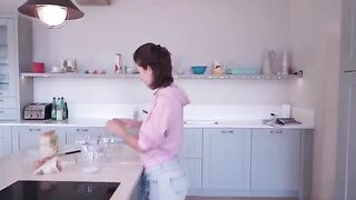 I cook and undress at a friend's house for Porono