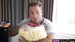Learn to pick up stunning babes like Skylar with Chad’s help