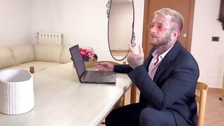 The secretary got her pussy wet and splashed the boss