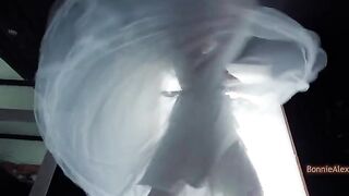 The bride found a dress and had sex with the groom on their wedding night