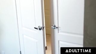 Gorgeous MILF Voyeur Alexis Fawx Seduces Scissoring Teen Carter Cruise