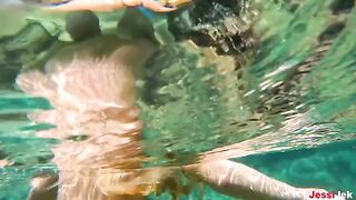 Underwater sex with a big ass babe on the beach