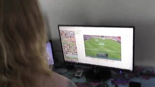 A young gamer has sex with her boyfriend at home