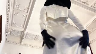Resident Evil Village cosplay with a sexy twist, Lady Dimitrescu’s charm
