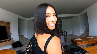 Babe studies with DJ, gets intimate in a steamy class