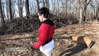 A wife with big ass is wearing only yoga pants