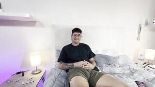 The guy fucks his sister-in-law before his girlfriend arrives, a steamy scene