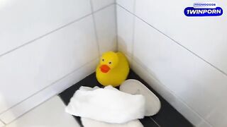 A stepson masturbates with his hand in the bathtub, noticed by his stunning stepmom