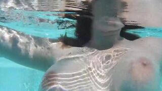 Fella masturbates dildo in the pool and almost gets caught