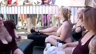 Babe exposed herself on the street and was caught up for sex