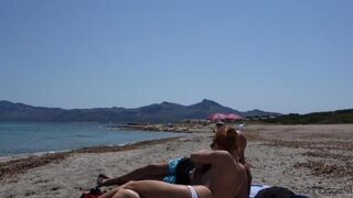 Blowjob on the beach with a total stranger - Eporn