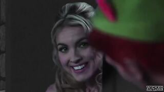 Blonde Keira Nicole gets fucked by Peter Pen on the bed