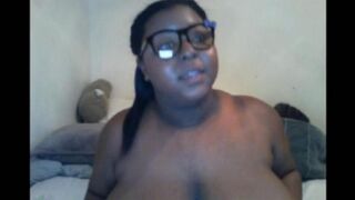 The black woman closed the camera with her big natural tits