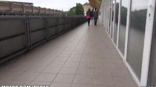 A lucky guy hooked a girl at the train station and got down to business