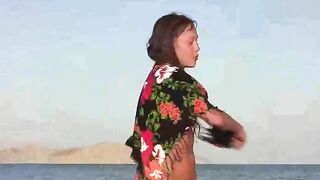 A member shows a naked girl on the beach, it's not polite