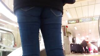 A girl with such a sexy body is having sex very skillfully