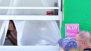 Fella fucked his girlfriend in a diner on wheels for breakfast