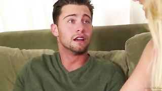 Massage session for the sexy blondie ends with a cumshot
