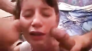 The hot girl has a great time with her wet and juicy pussy