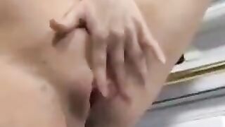 A man made a cumshot in the vagina of a pregnant woman