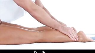 Massage finished with a cumshot on her oily boobs
