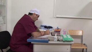 The doctor used a device to expand the patient's pussy in the hospital